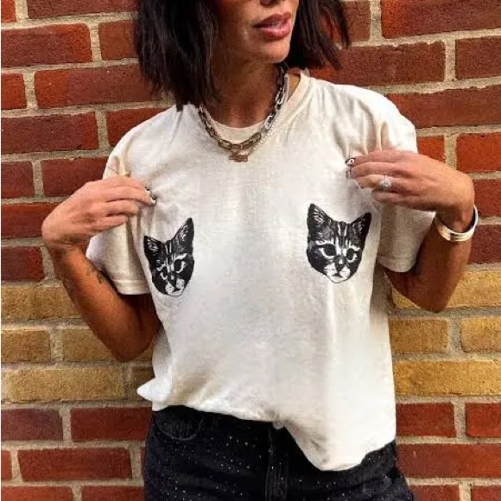 Dressed in Lala Original Show me your kitties tee sz L/XL